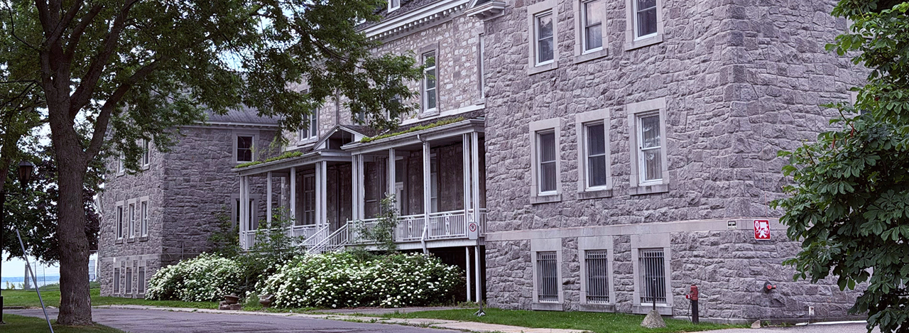 Pointe-Claire location building